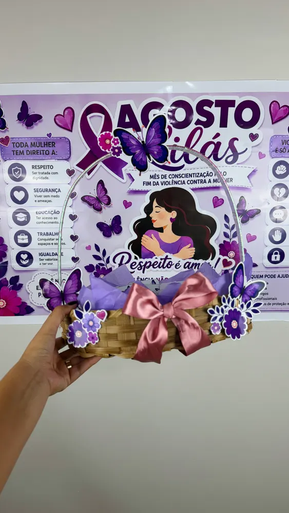 Página de prévia 1 de Painel Agosto Lilás